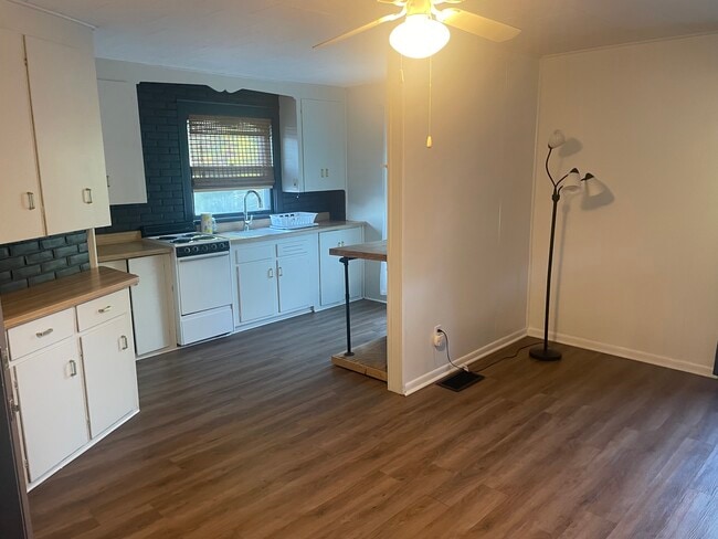 Building Photo - 4470 Main St