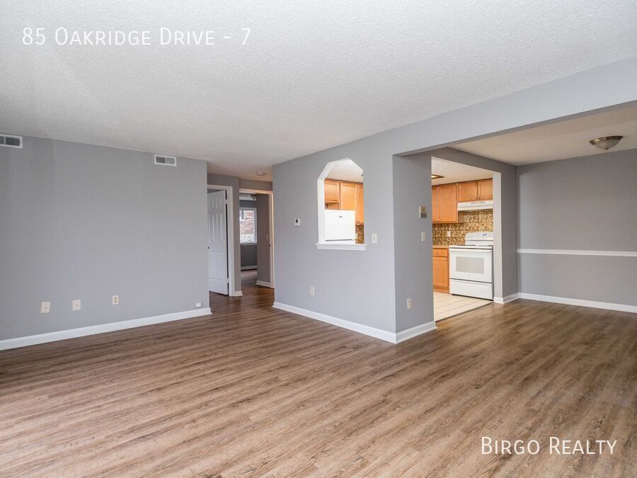 Primary Photo - SPACIOUS 2 BED APARTMENT IN WEST SENECA, NY