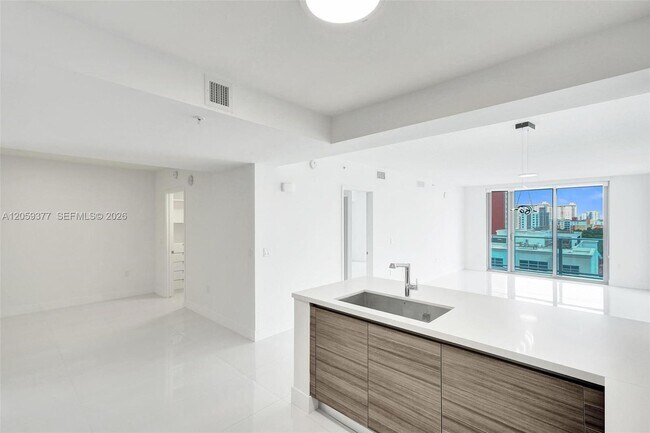 Foto del edificio - 330 Sunny Isles Blvd