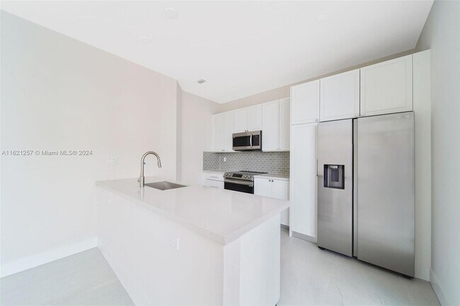 Foto del edificio - 555 NE 34th Street Unit 804