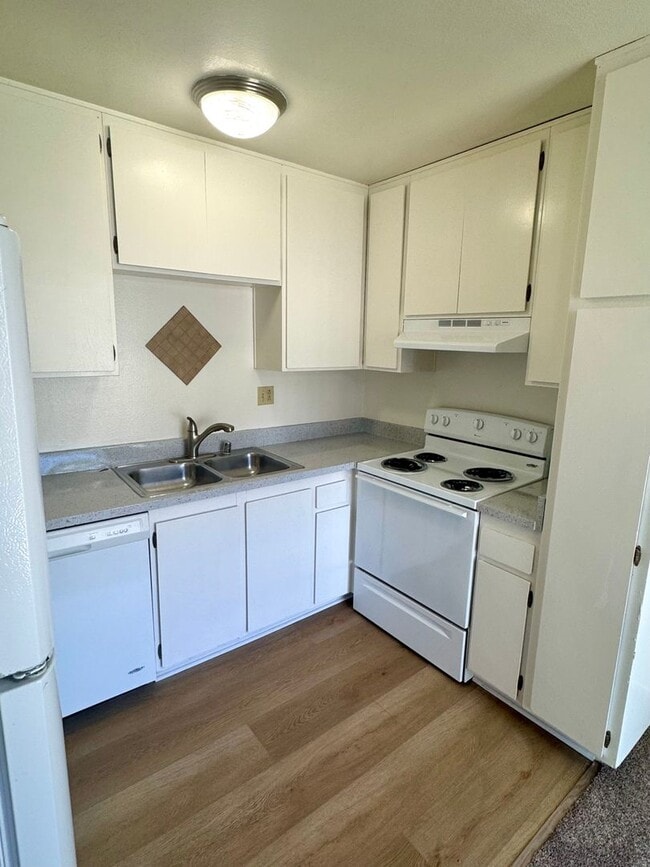 Foto del edificio - Spacious Upstairs 2-Bedroom, 1.5 Bath Cond...