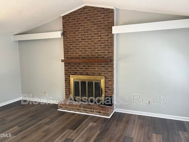 Building Photo - 200 Lake Pine Dr