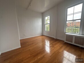 Building Photo - 927 Grand St