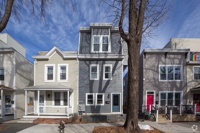 Building Photo - 1512 Gales St NE