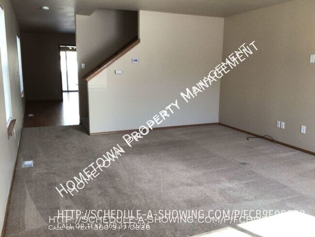 Foto del edificio - Spacious Updated 3 Bdr 2.5 bath in Yelm av...