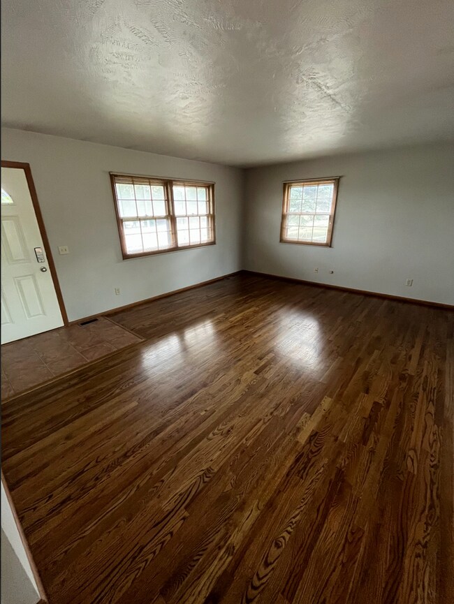 Foto del edificio - Conveniently Located 3-Bedroom with Walk-O...