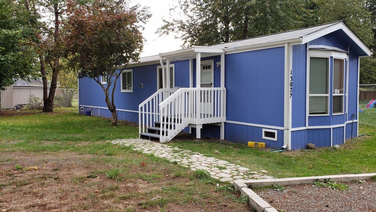 Foto principal - 2 br, 1 bath House - 13022 225th Ave E