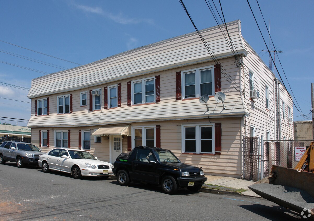 Foto del edificio - 742-746 Lidgerwood Ave