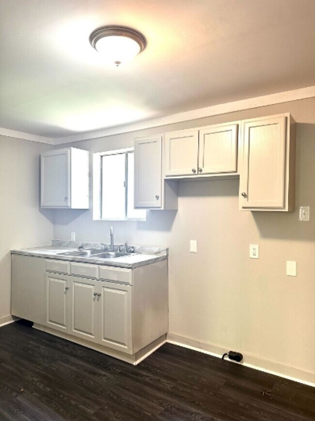 Building Photo - 328 54th St