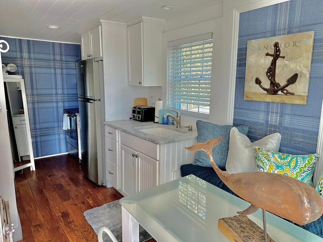 313 Wolcott Ave Unit Whales Tail, Middletown, RI 02842 Apartments in