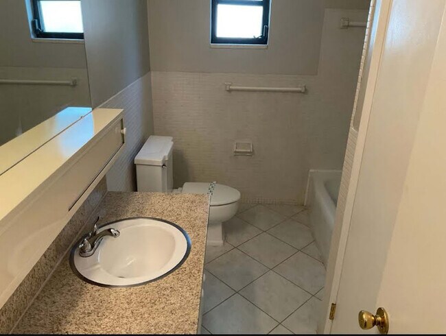 Foto del edificio - 4634 Waverly Ln