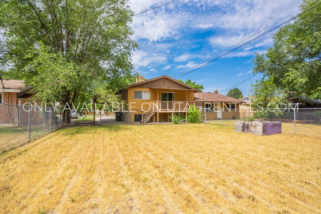 Foto del edificio - 39 S 860 E