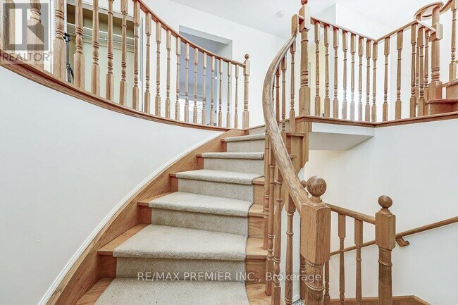 Building Photo - 16 Woodvalley Dr
