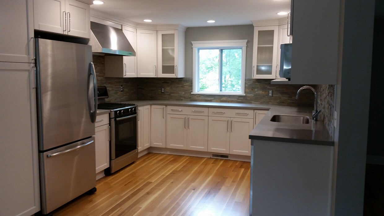Primary Photo - 765 Oakwood Ave