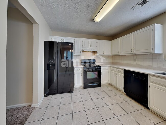 Building Photo - 210 Summer Hill Cir