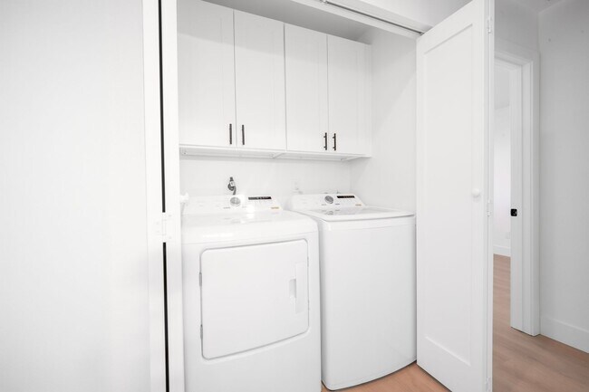 Foto del edificio - Brand New, Never-Lived-In 2BR/1BA Apartment in Clairemont — Fully Remodeled