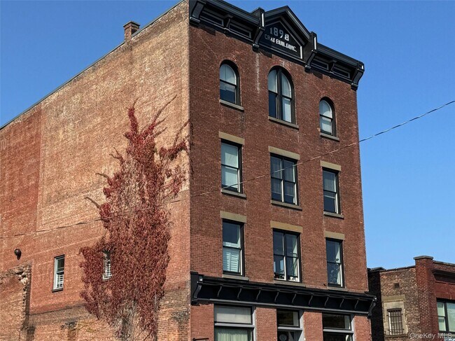 Foto del edificio - 15 Railroad Ave