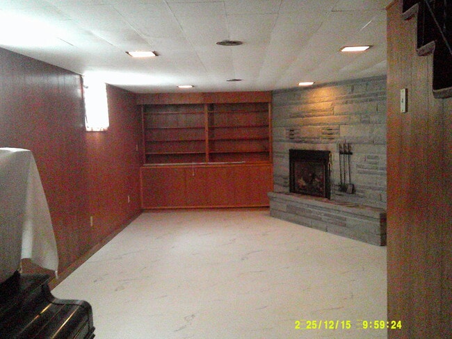 Building Photo - 8843 Karlen Rd