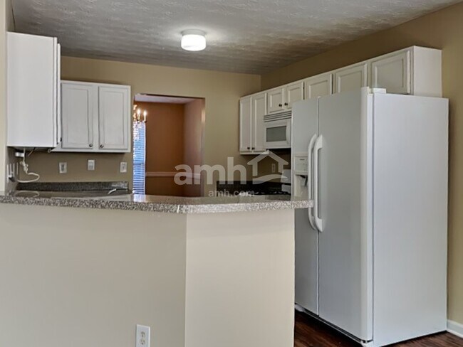 Foto del edificio - 1734 Bennett Dr
