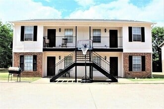 Building Photo - 620 Race St