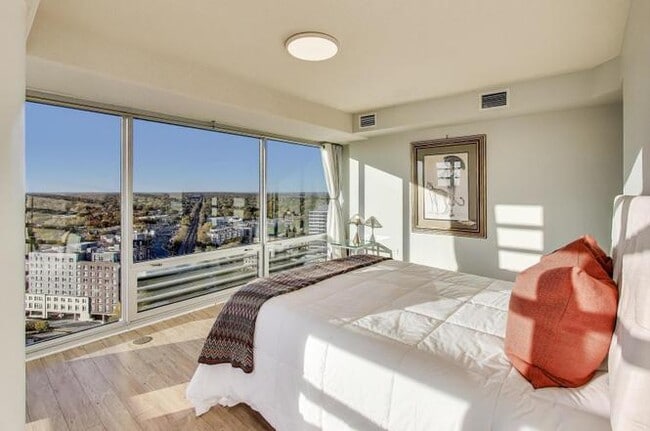 Building Photo - Evnst