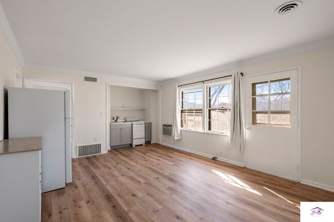 Building Photo - RENTAL PENDING!
