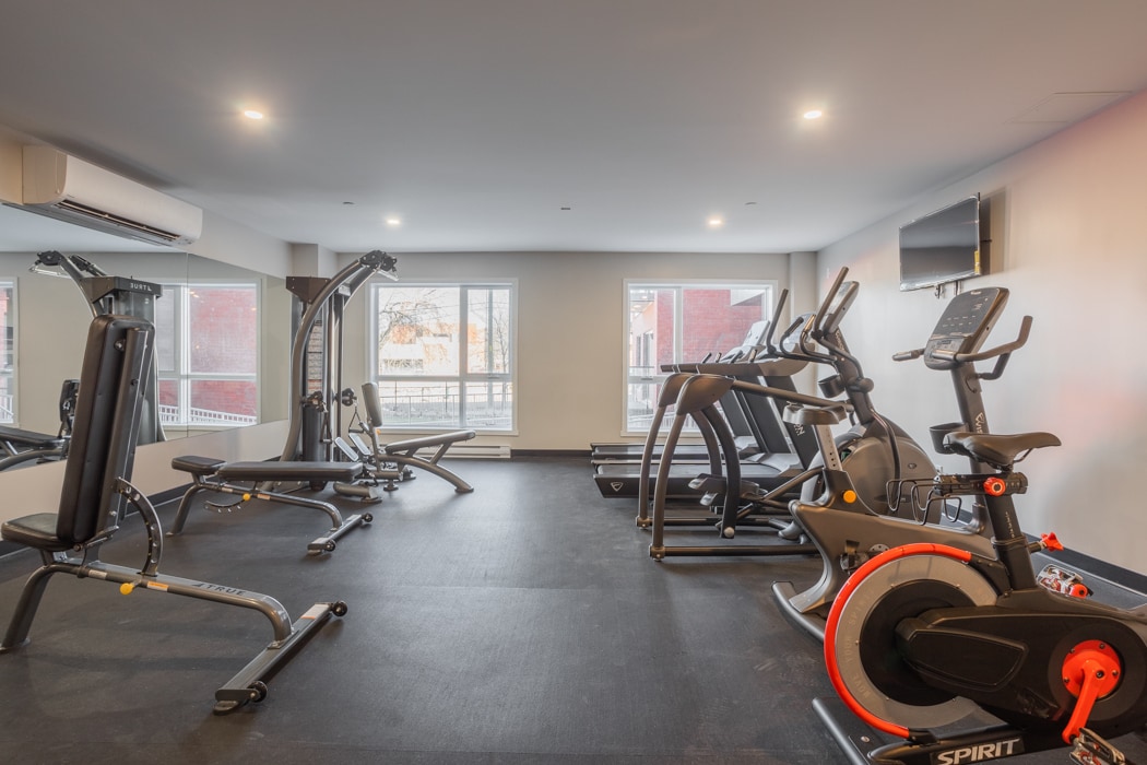 Building Photo - 2929 VICTORIA