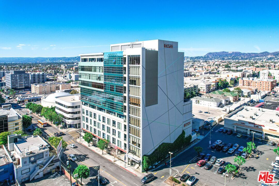 Foto principal - 3223 W 6th St