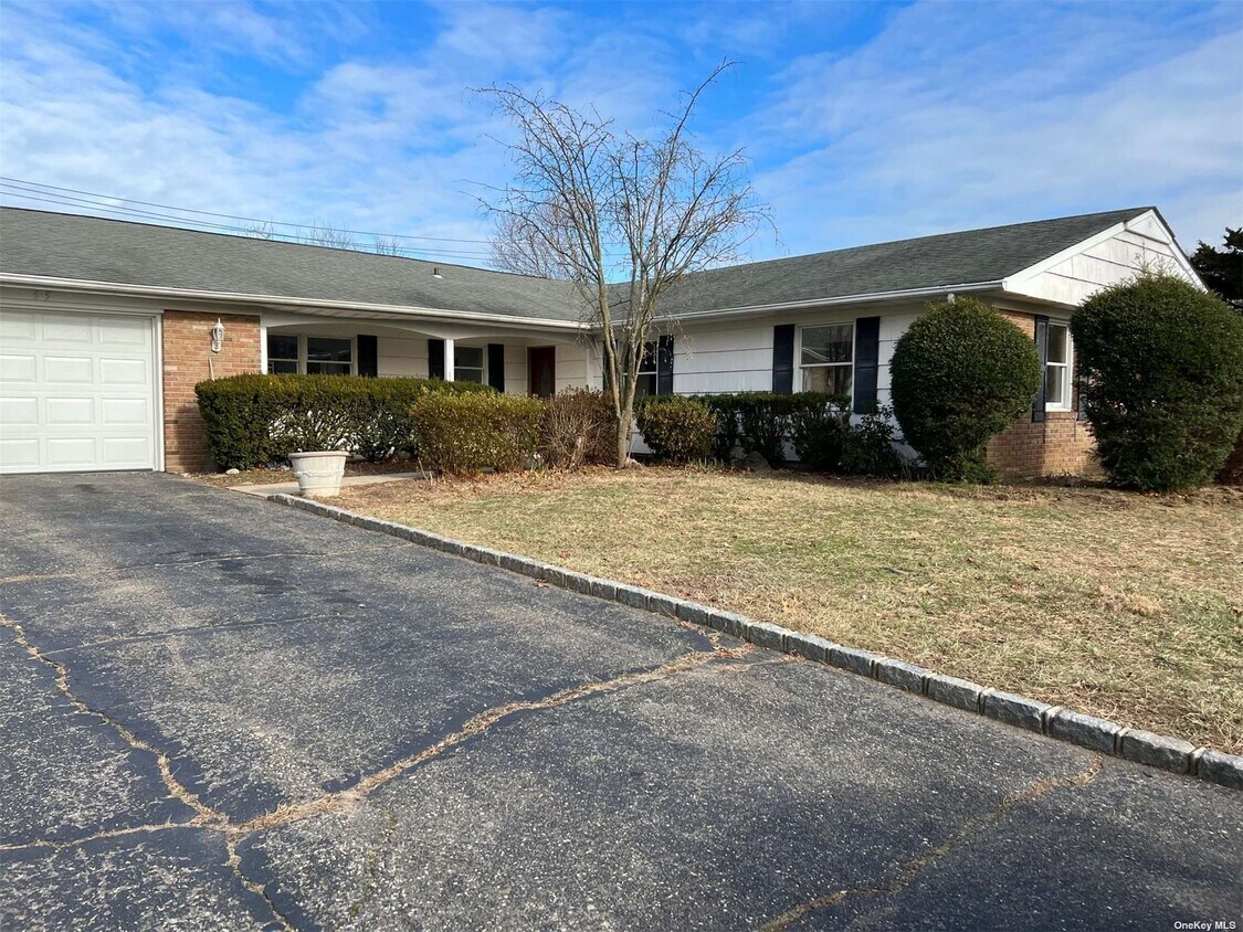 Primary Photo - 55 Manchester Ln