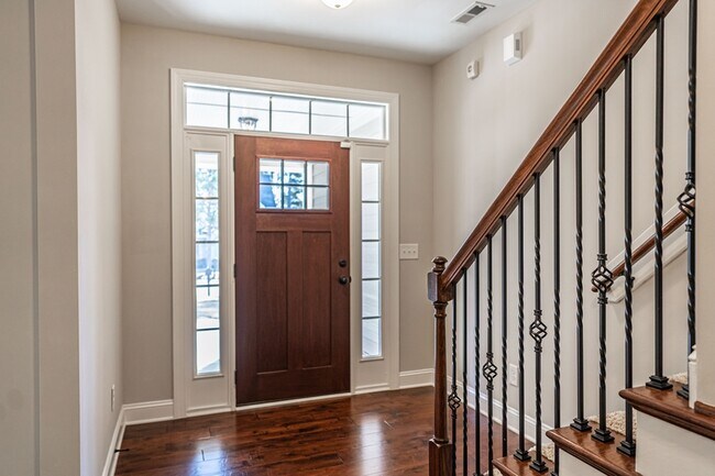 Building Photo - 100 Wiregrass Ln