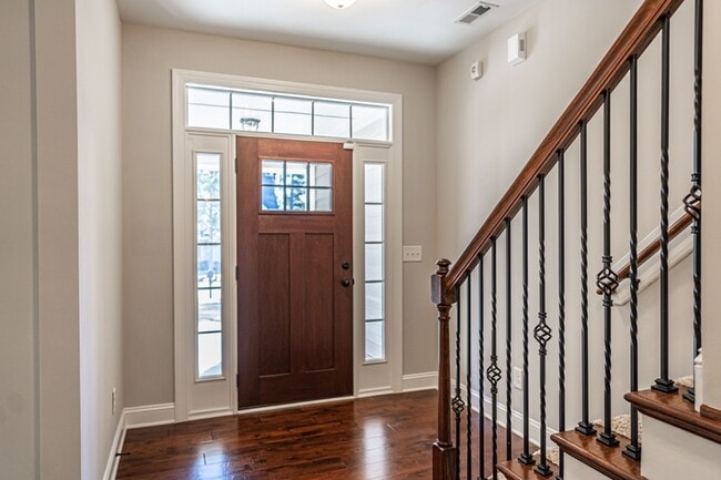 Foto del edificio - 100 Wiregrass Ln