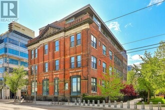 Building Photo - 915 King St W
