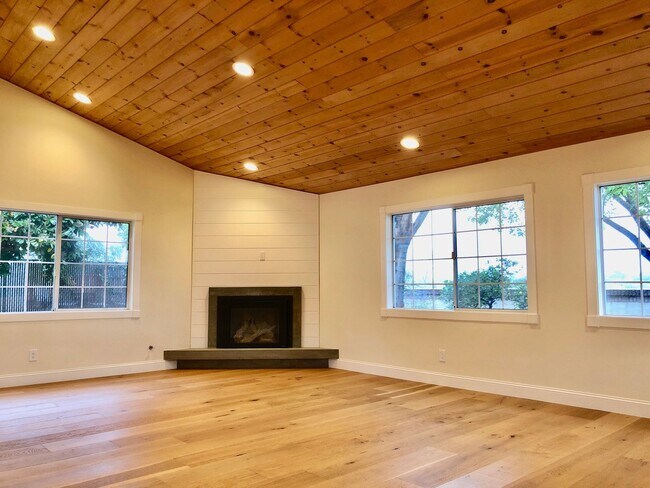 Foto del edificio - Beautifully Updated 3 Bed 2 Bath Campbell ...