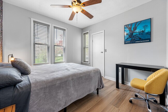 Foto del edificio - 586 Pleasant St