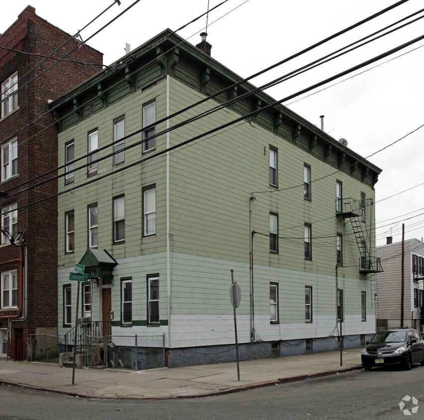 Primary Photo - 17 Hopkins Ave