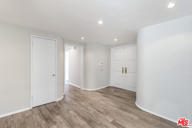 Building Photo - 711 Sierra Dr