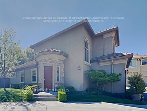 Building Photo - 6105 Via Presidio Ln