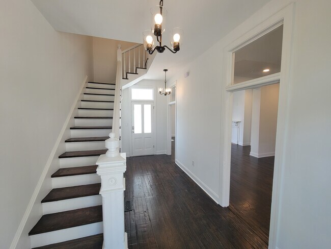 Building Photo - 613 Washington St