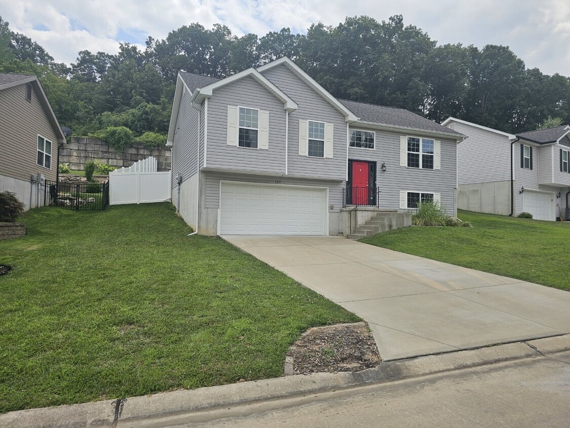 Primary Photo - Wonderfully updated split foyer homes loca...