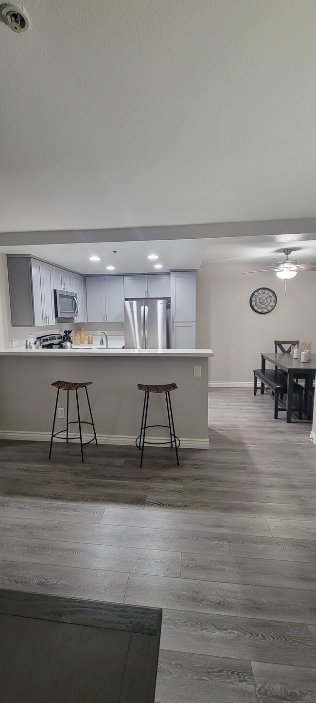 Kitchen/Bar area - Maple Hill