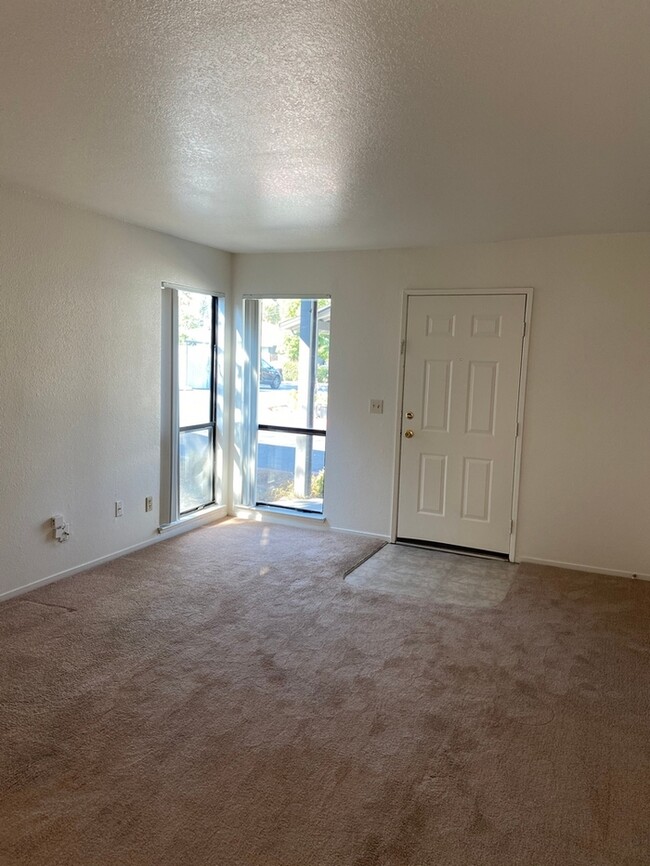 Building Photo - Charming duplex in Folsom!