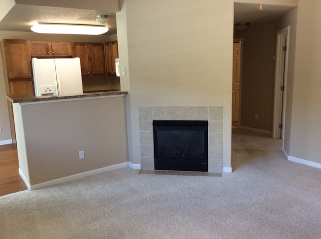 Foto del edificio - 2 bedroom Condo in a gated community. 1 Ca...