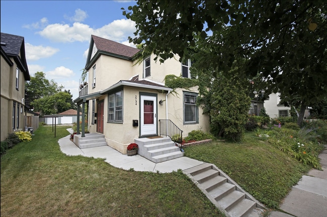 Building Photo - 2734 Bryant Ave S