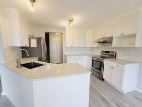 Building Photo - 3550 McLean Crescent SW