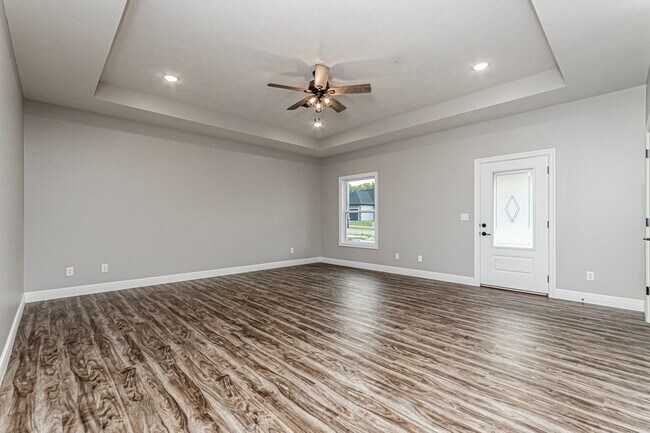 Foto del edificio - Please View the 3D Virtual Walk Through Before Scheduling A Showing