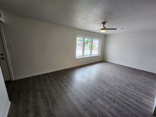 Building Photo - 2105 Carlyle Dr