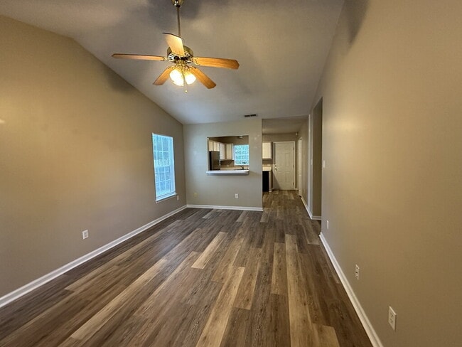 Building Photo - 125 Mesa Ln