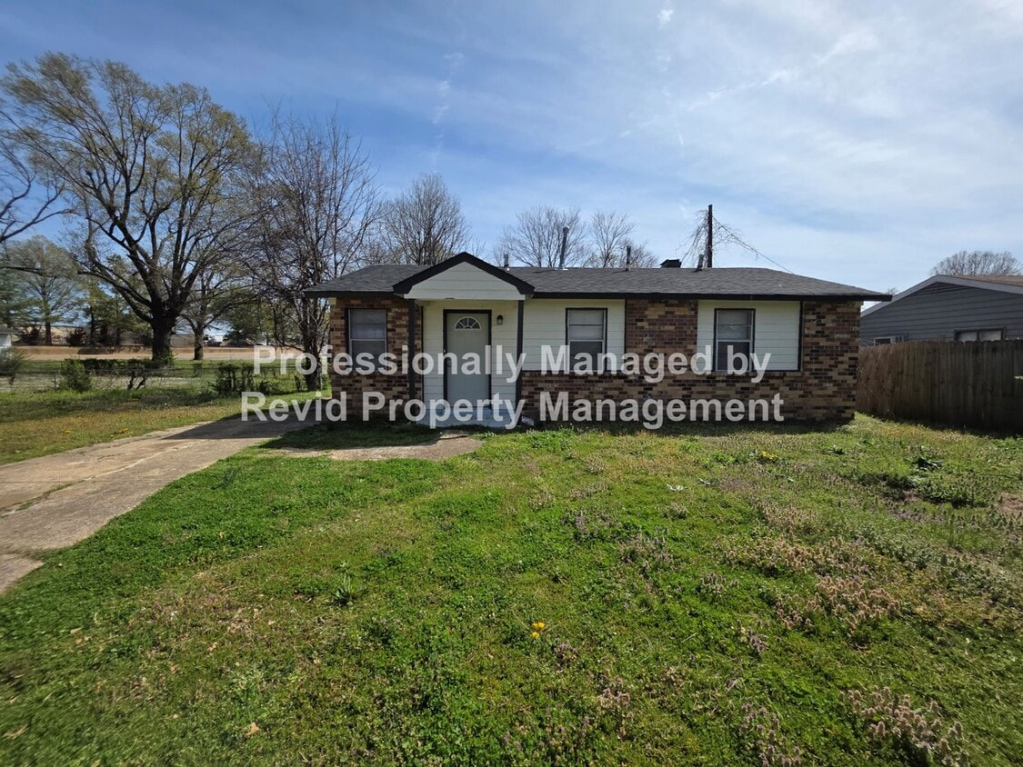 Primary Photo - SECTION 8 ACCEPTED