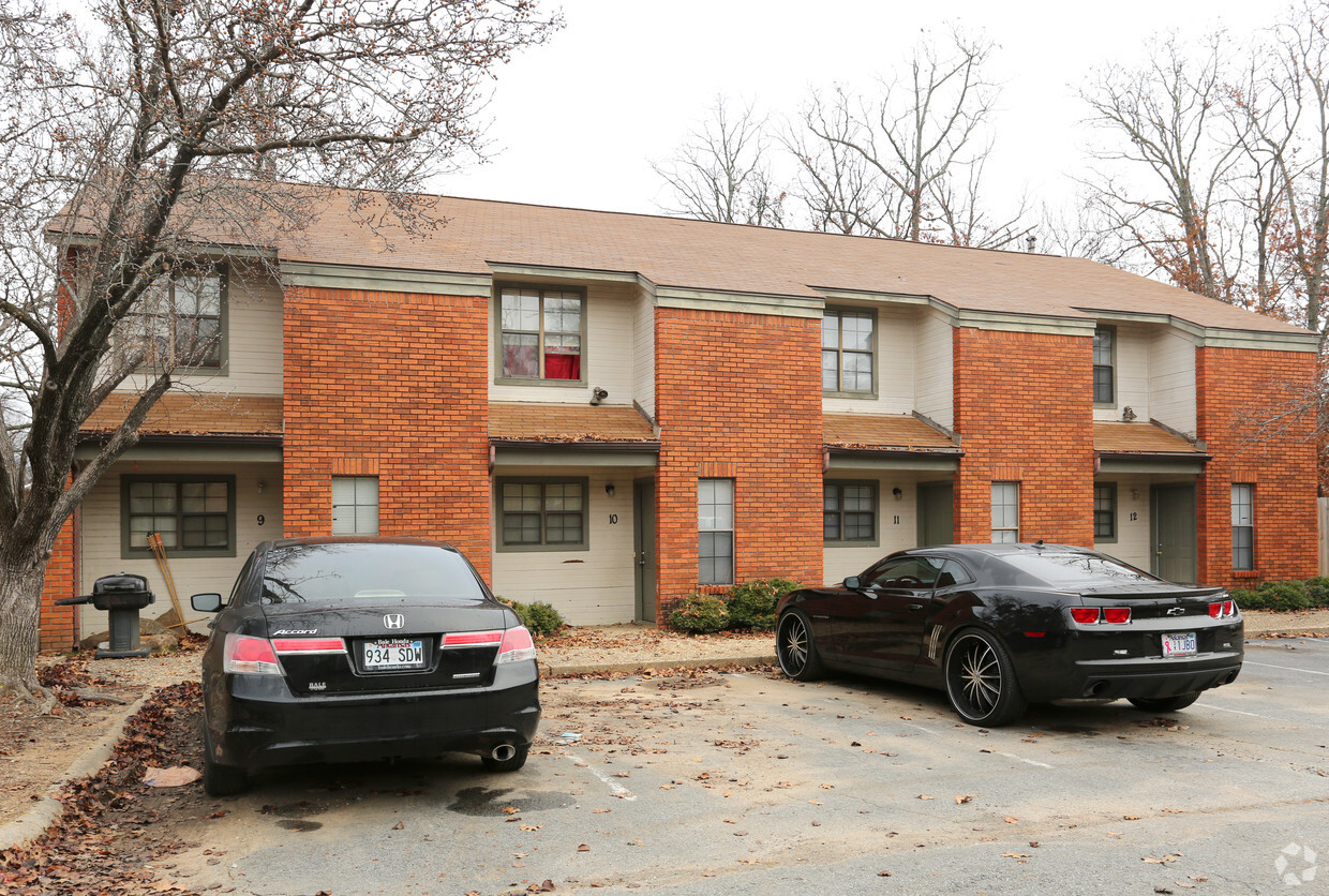 Primary Photo - Pine Forest Apartments