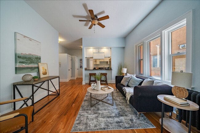 Building Photo - Uptown condo available immediately